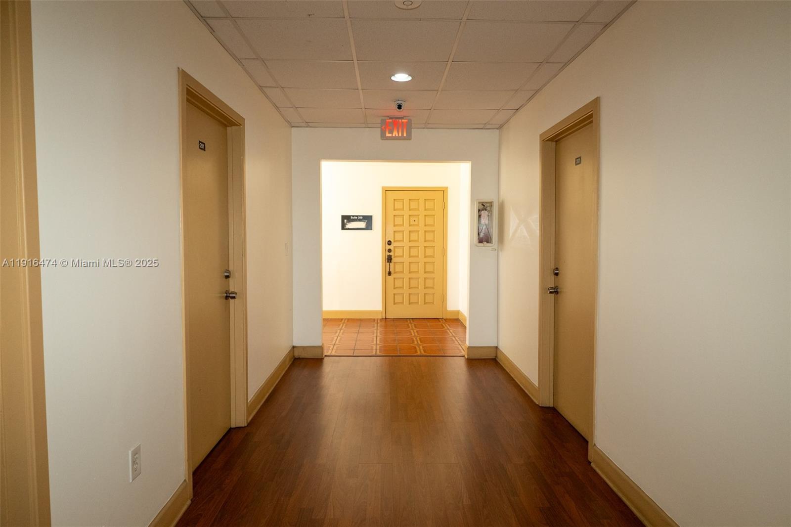   /   кв.футов $ 2025-11-18 0 Фото