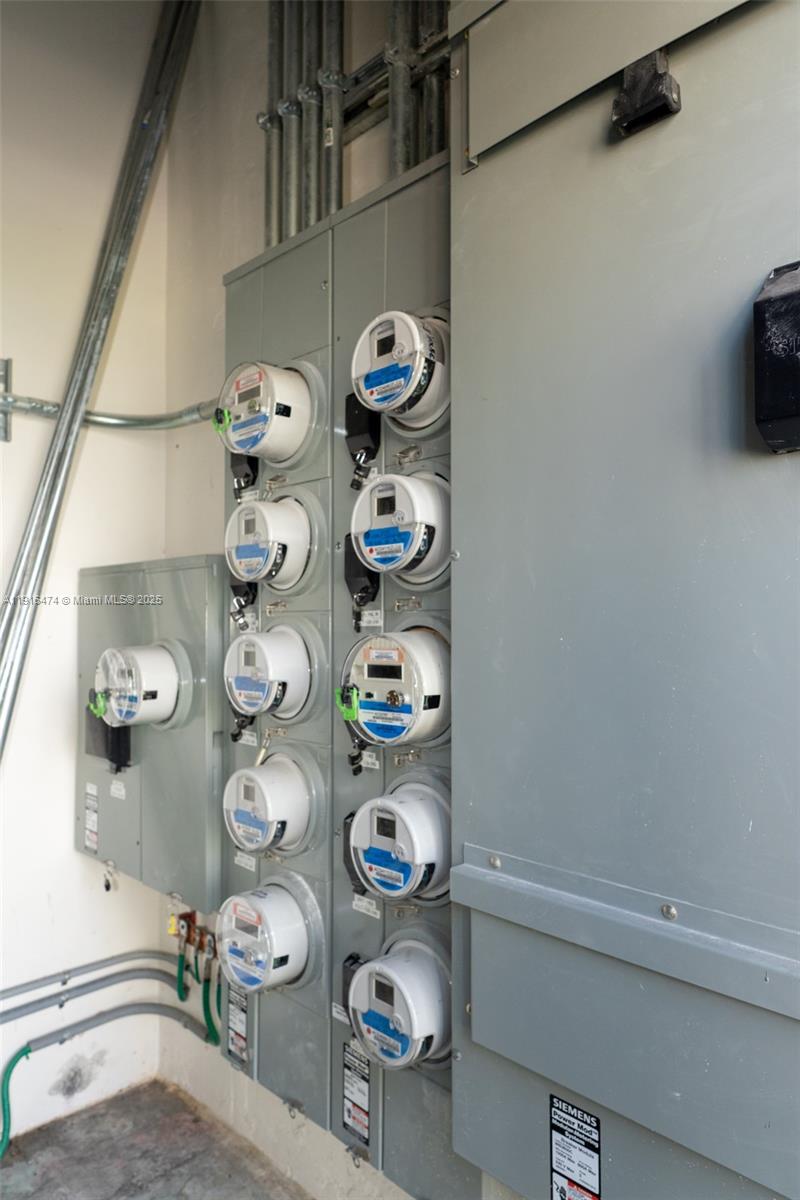   /   кв.футов $ 2025-11-18 0 Фото