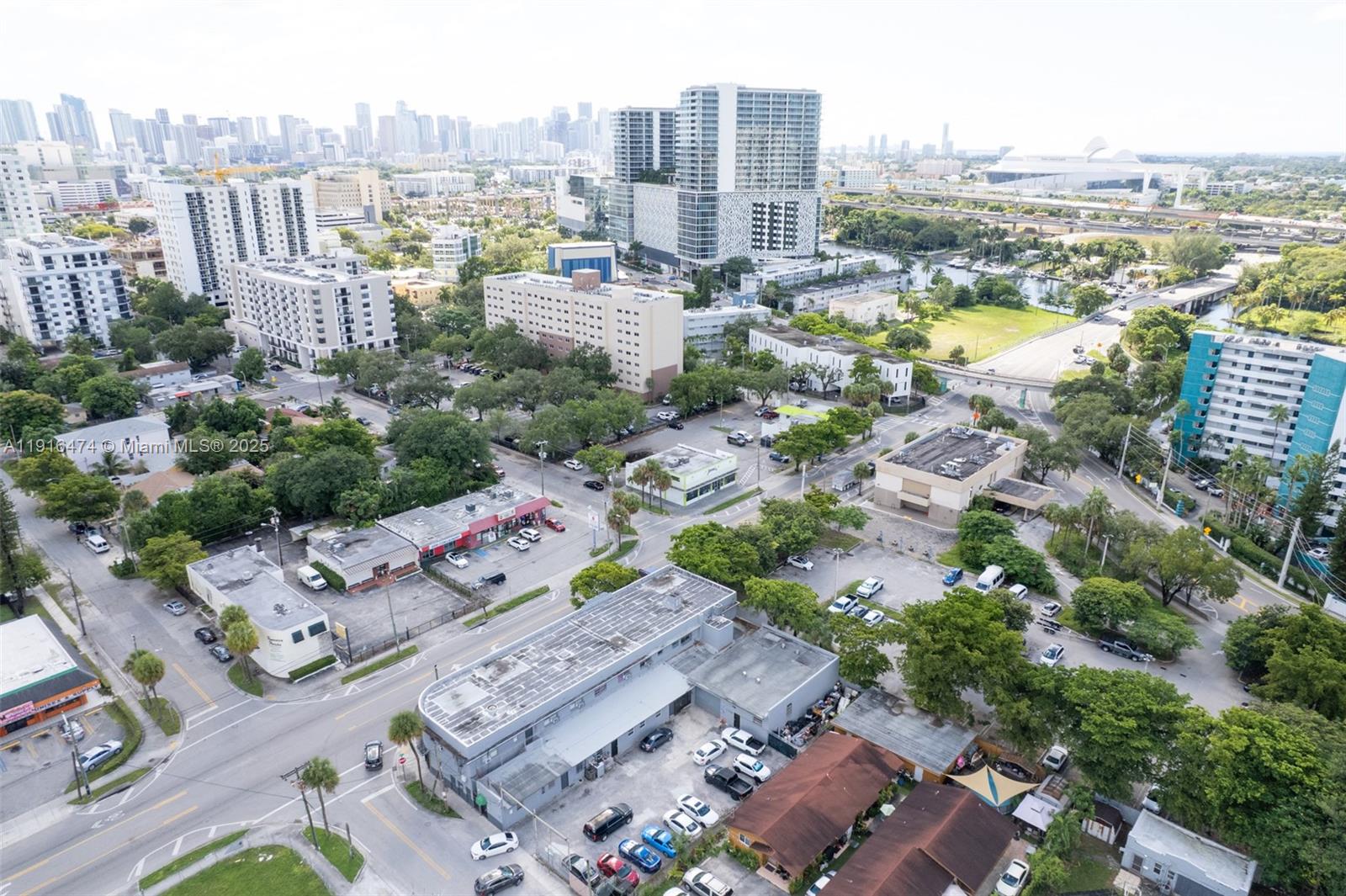   /   кв.футов $ 2025-11-18 0 Фото