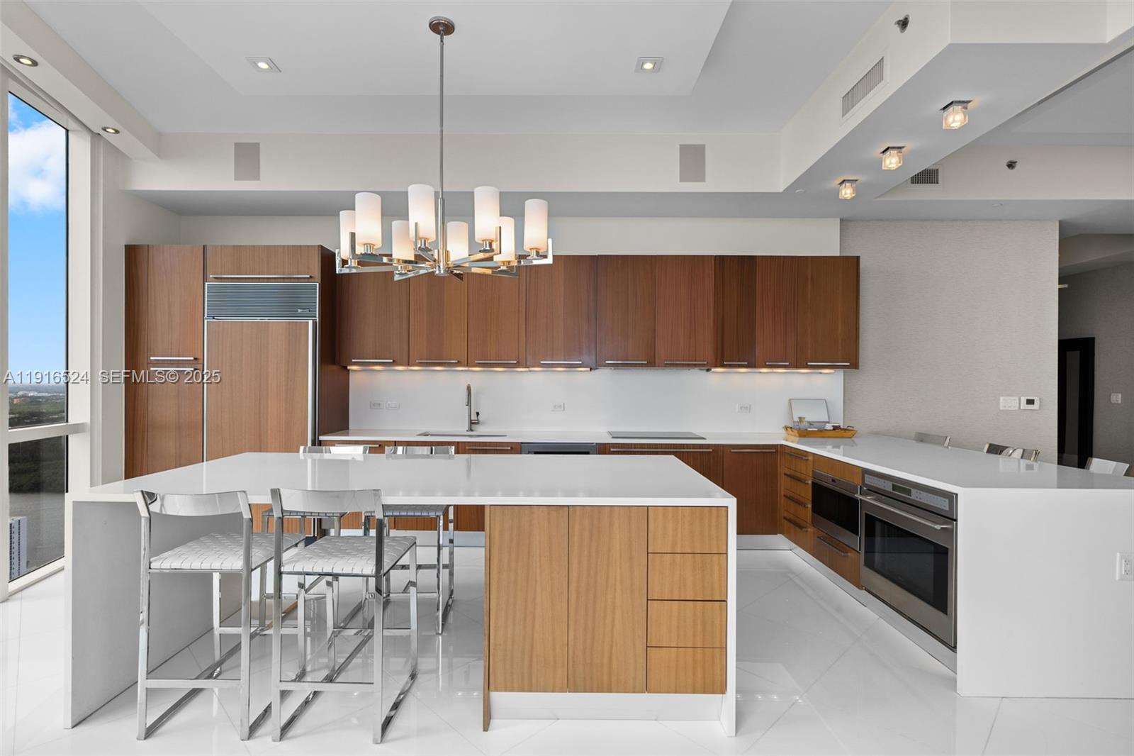 See details 4001 3 / 4 2768 sq. ft. $ 2025-11-18 0 Photo