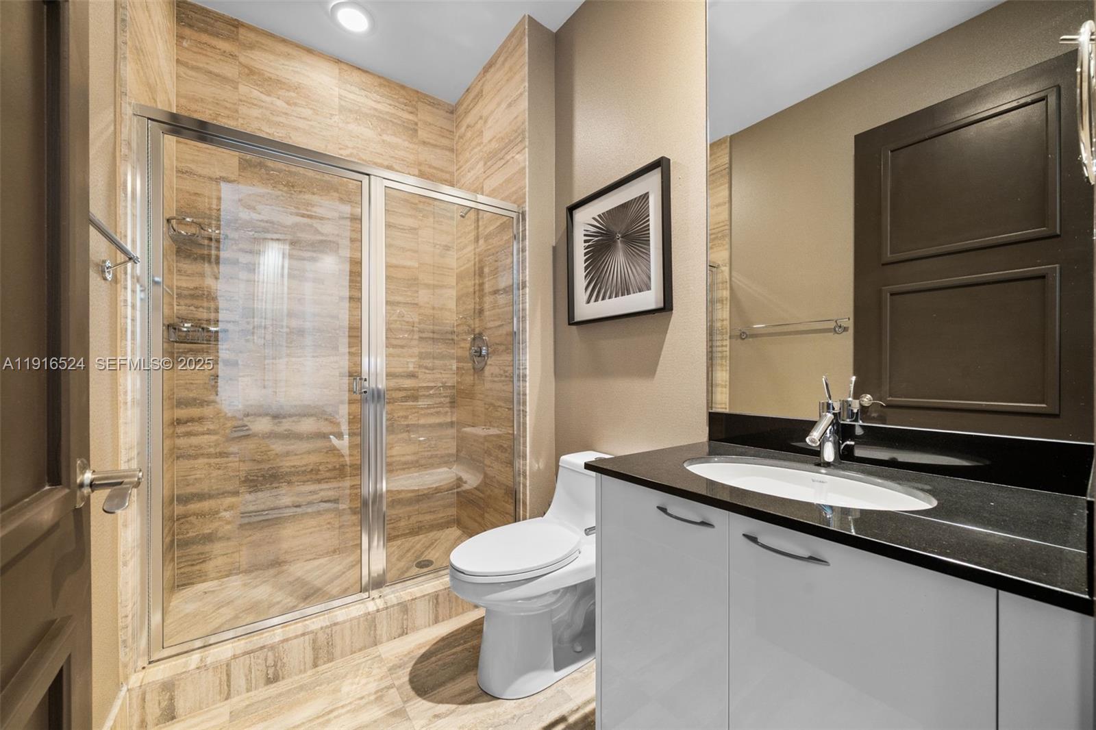 See details 4001 3 / 4 2768 sq. ft. $ 2025-11-18 0 Photo