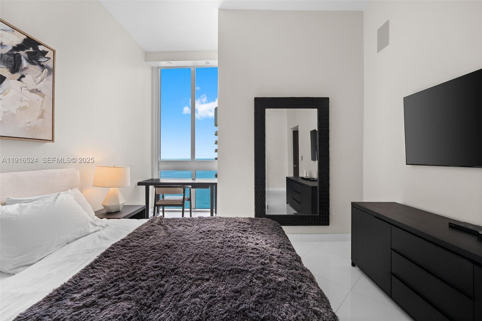 See details 4001 3 / 4 2768 sq. ft. $ 2025-11-18 0 Photo