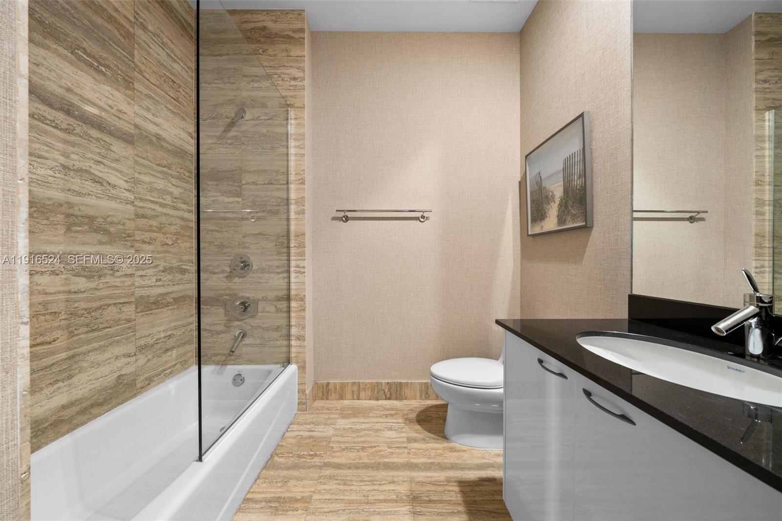 See details 4001 3 / 4 2768 sq. ft. $ 2025-11-18 0 Photo