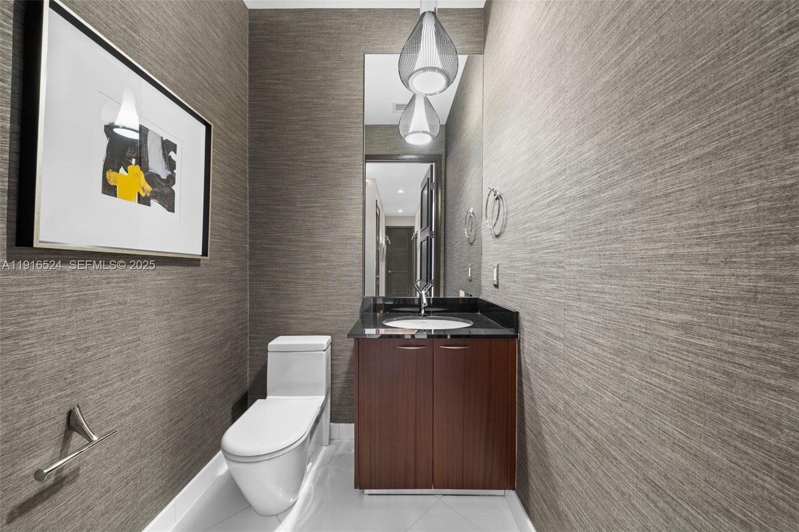 See details 4001 3 / 4 2768 sq. ft. $ 2025-11-18 0 Photo