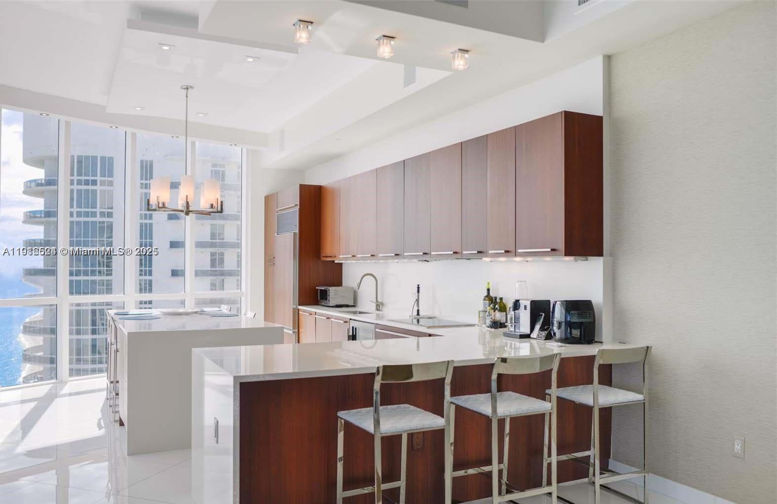 4001 3 / 4 2768 sq. ft. $ 2025-11-18 0 Photo