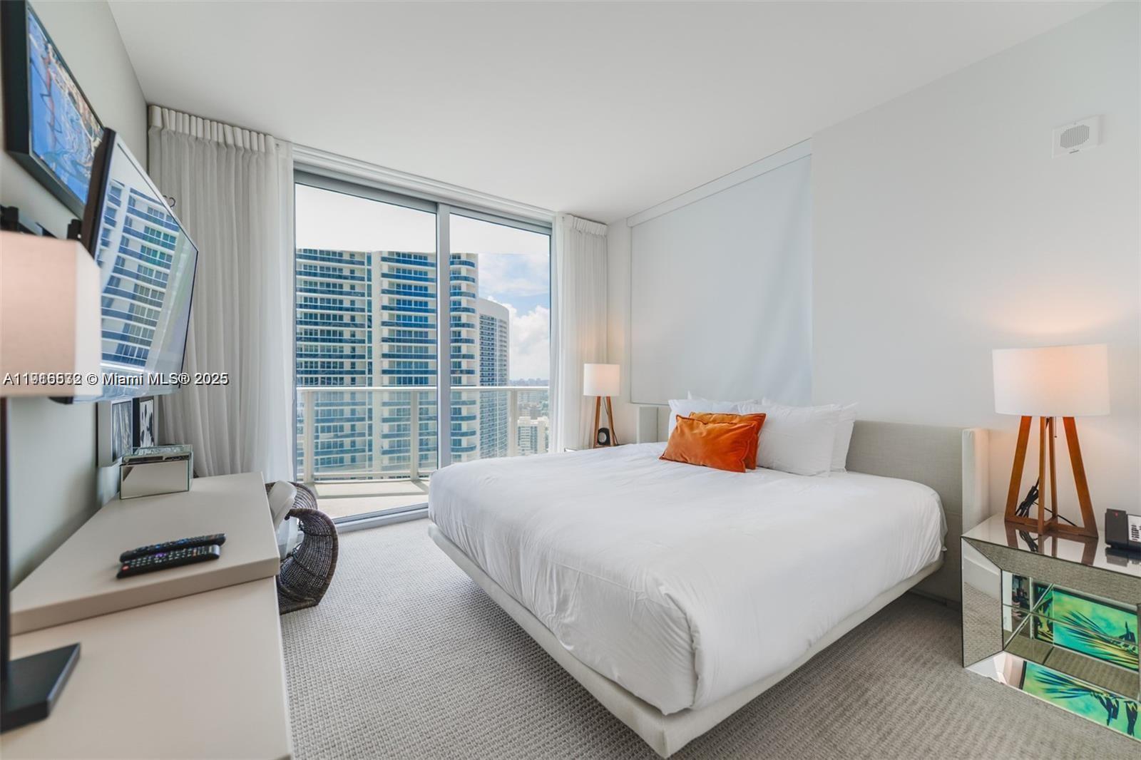 2711 2 / 2 1087 кв.футов $ 2025-11-18 0 Фото