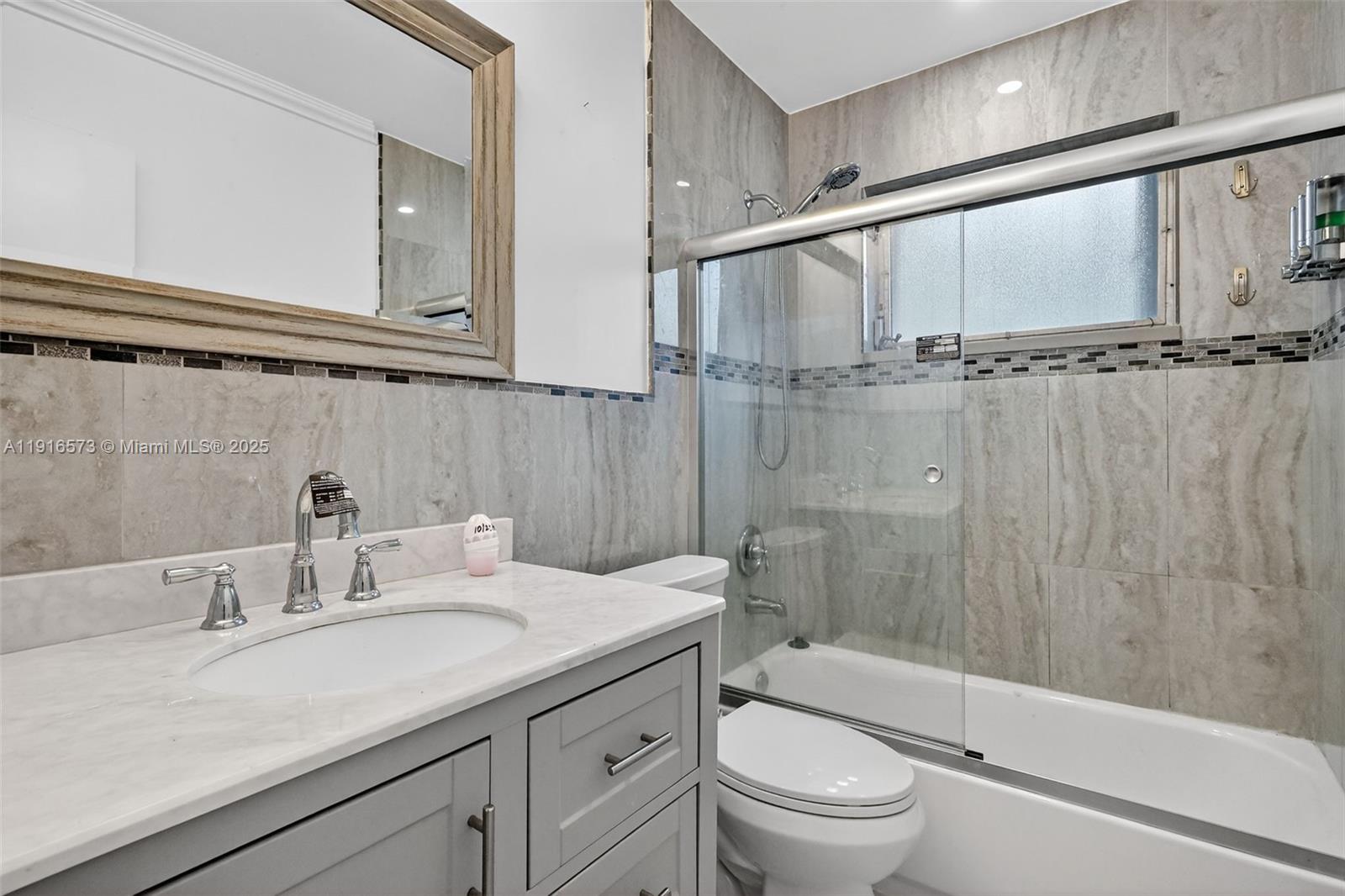 2003 3 / 2 1585 sq. ft. $ 2025-11-18 0 Photo