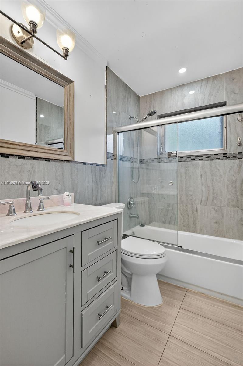 2003 3 / 2 1585 sq. ft. $ 2025-11-18 0 Photo