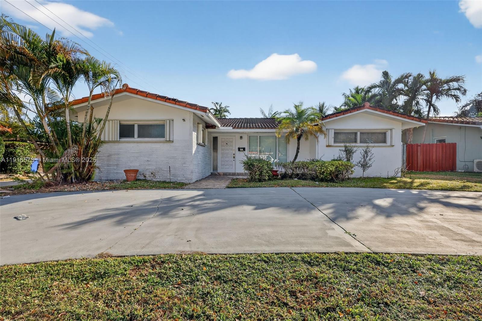 2003 3 / 2 1585 sq. ft. $ 2025-11-18 0 Photo