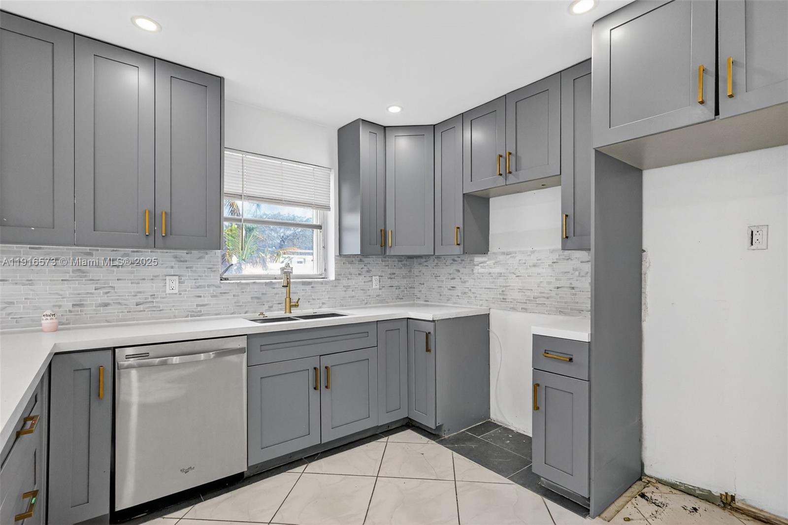 2003 3 / 2 1585 sq. ft. $ 2025-11-18 0 Photo