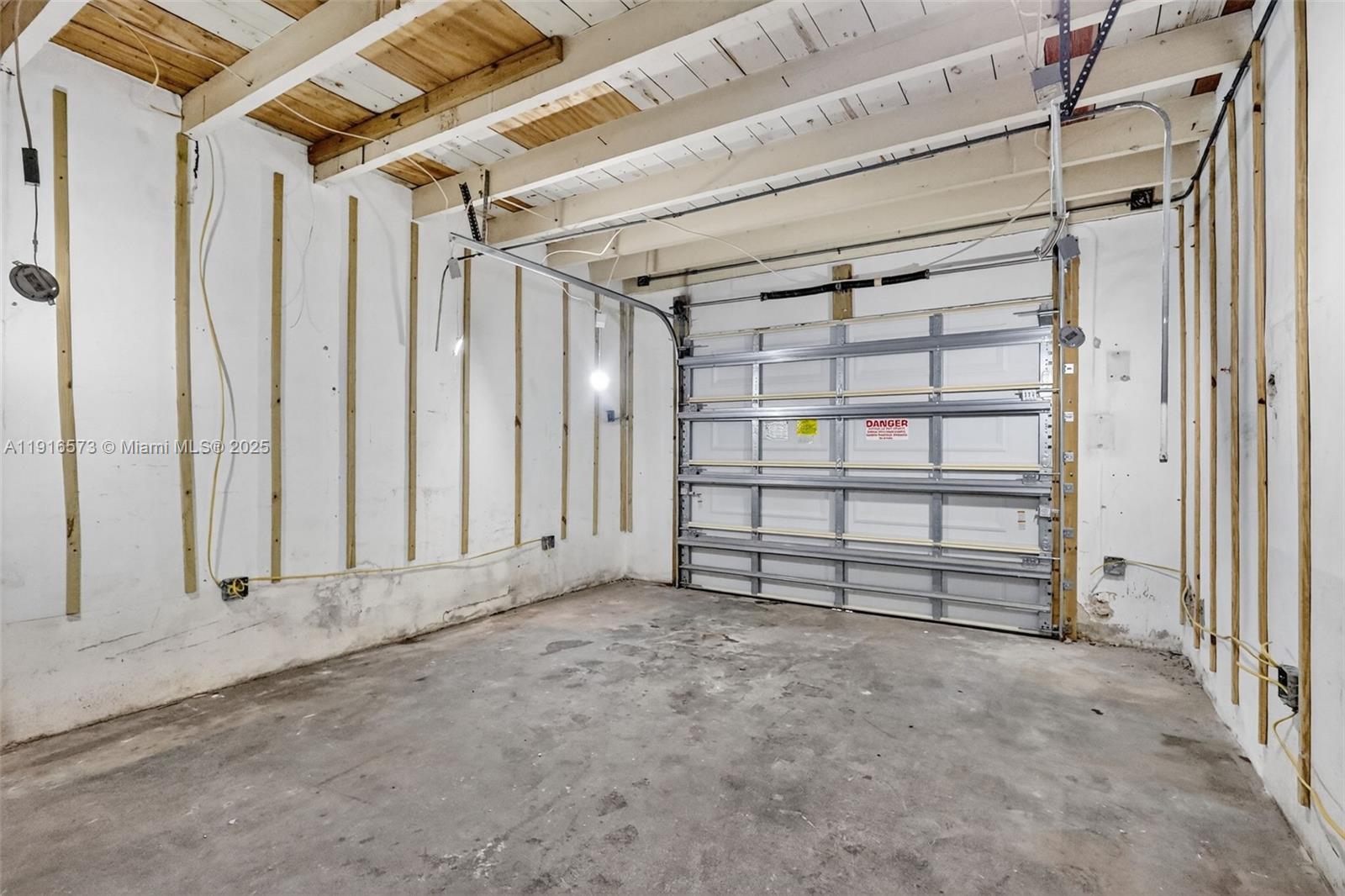 2003 3 / 2 1585 sq. ft. $ 2025-11-18 0 Photo