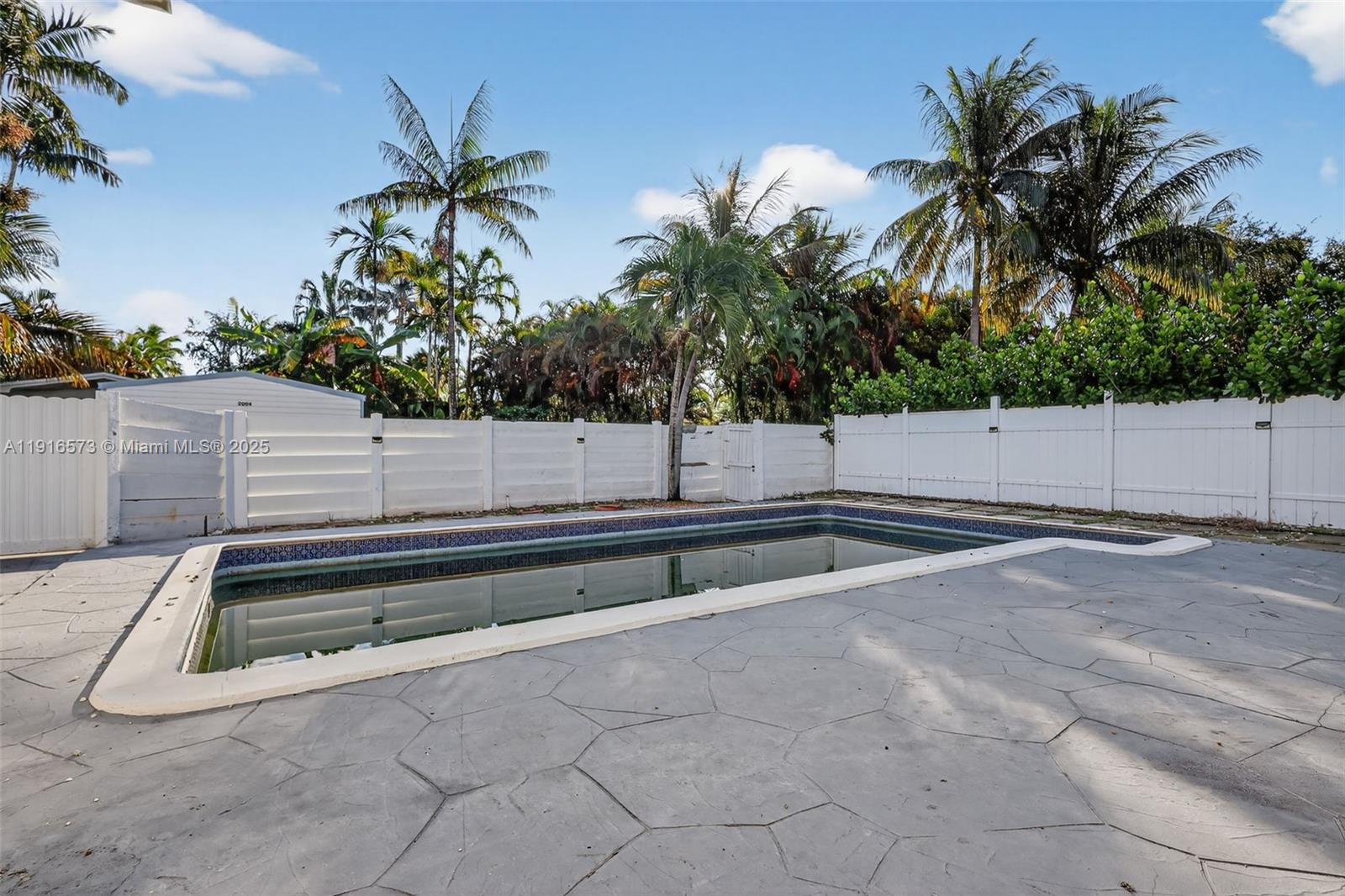 2003 3 / 2 1585 sq. ft. $ 2025-11-18 0 Photo