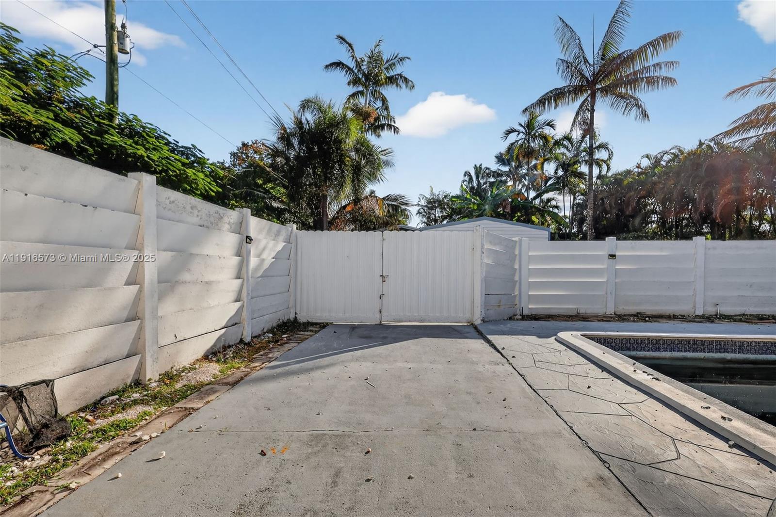 2003 3 / 2 1585 sq. ft. $ 2025-11-18 0 Photo