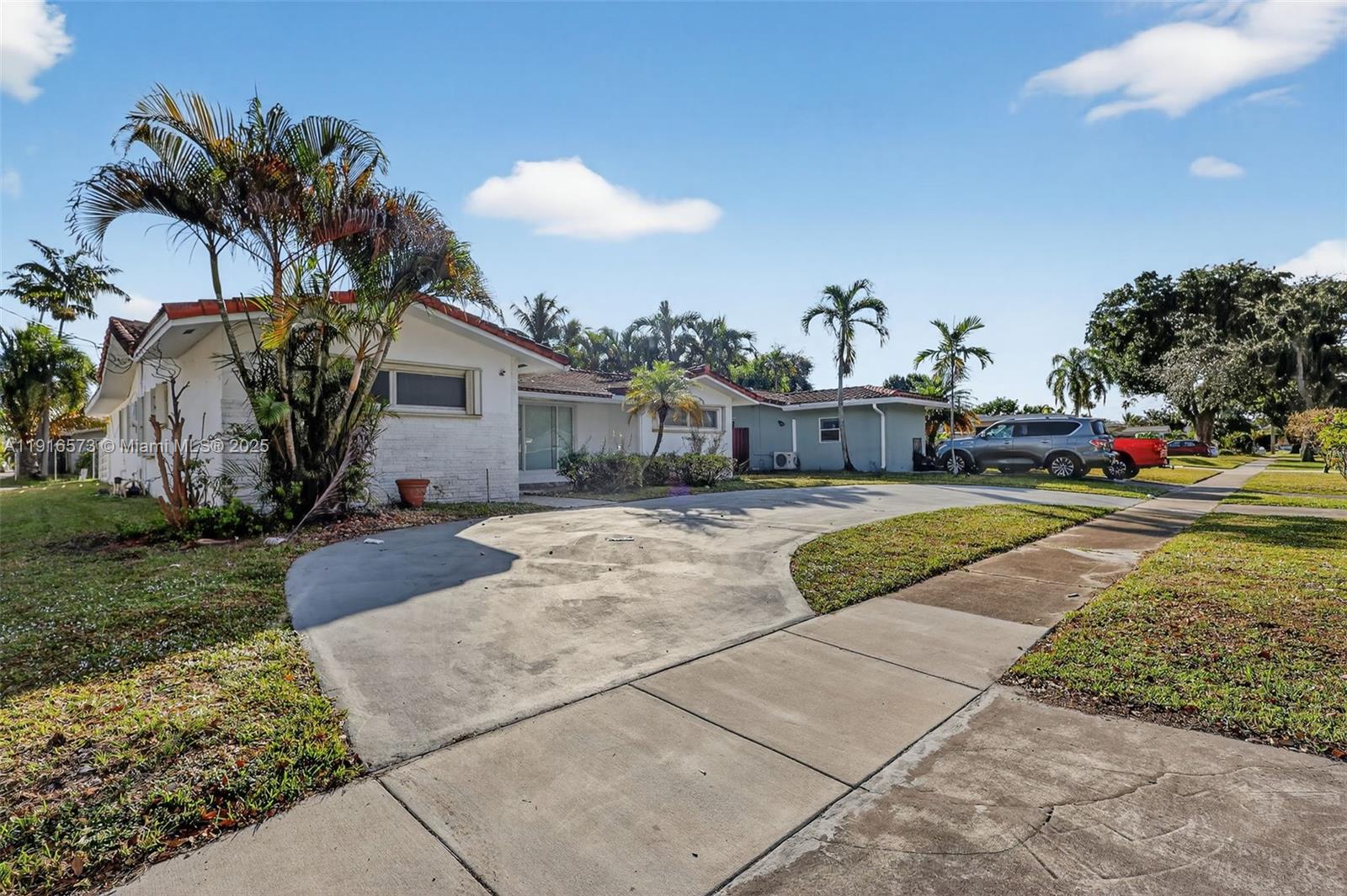 2003 3 / 2 1585 sq. ft. $ 2025-11-18 0 Photo