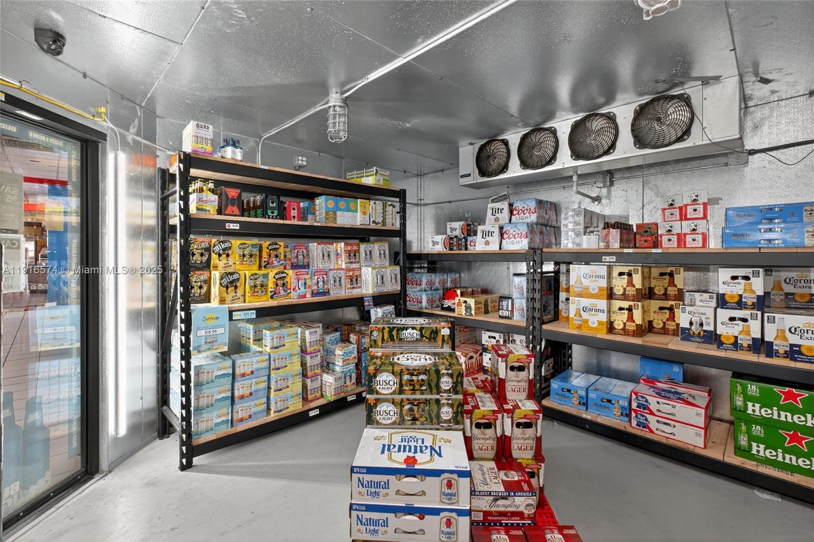   /   кв.футов $ 2025-11-18 0 Фото