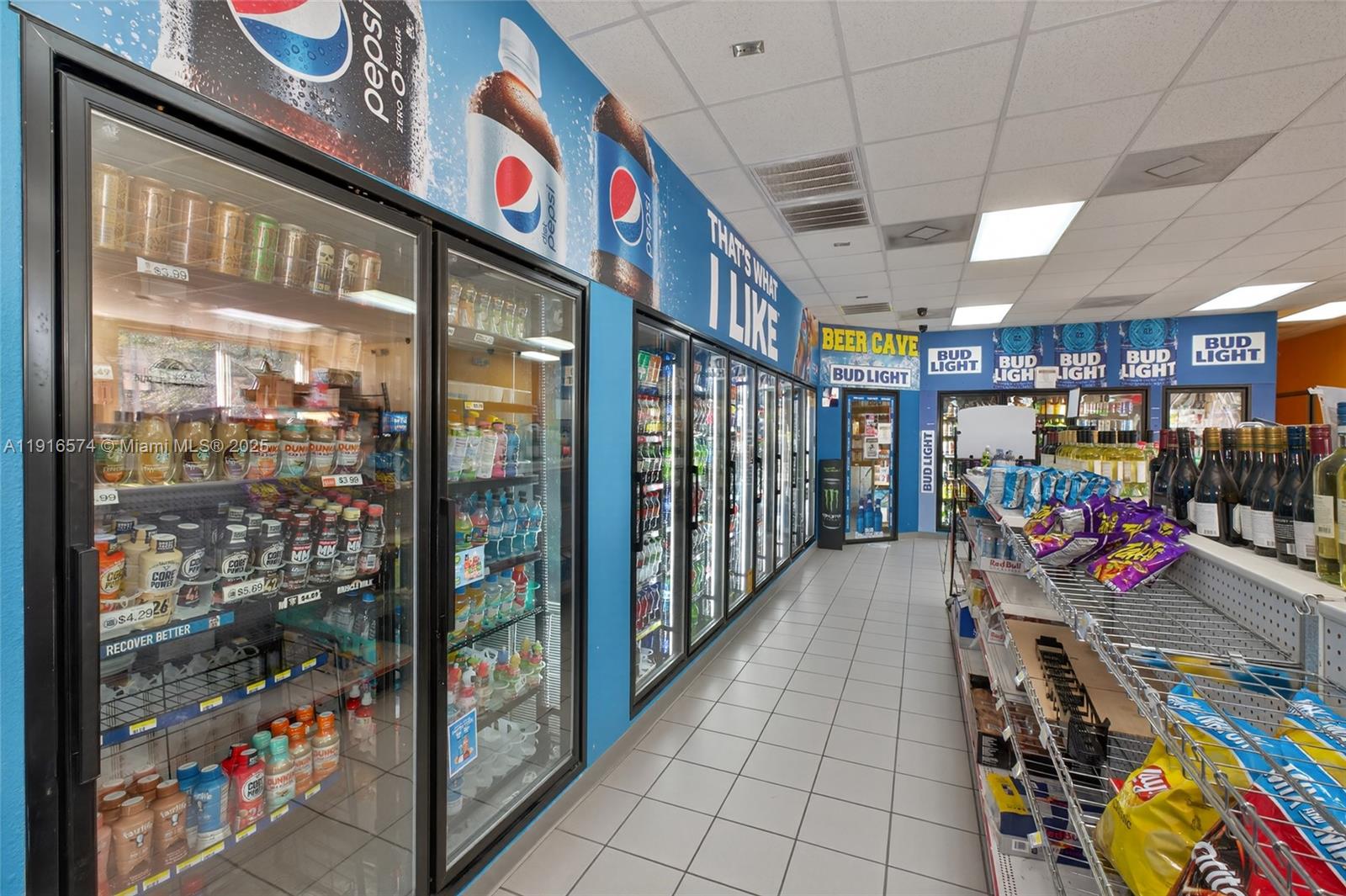   /   кв.футов $ 2025-11-18 0 Фото