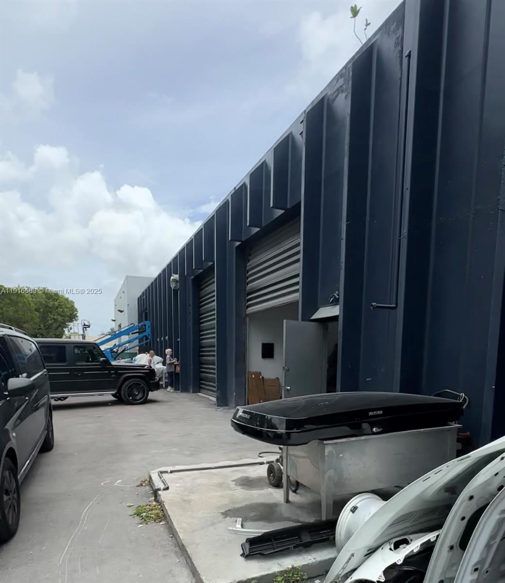   /   sq. ft. $ 2025-11-18 0 foto