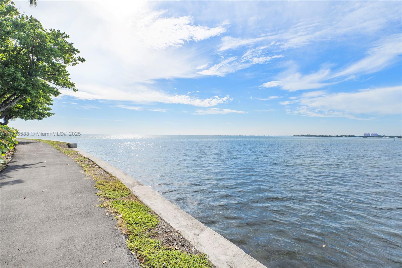   /   sq. ft. $ 2025-11-18 0 foto