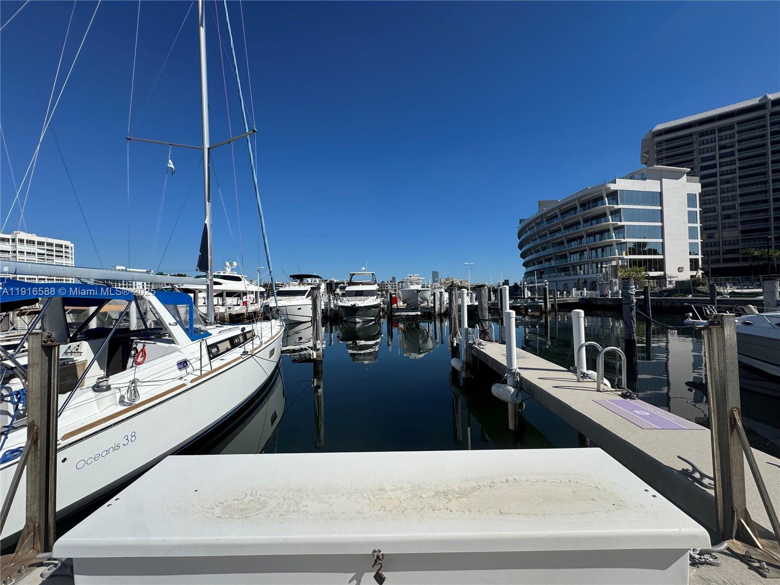   /   sq. ft. $ 2025-11-18 0 foto