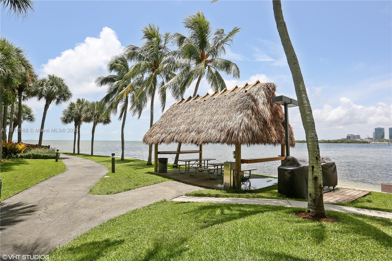   /   sq. ft. $ 2025-11-18 0 foto