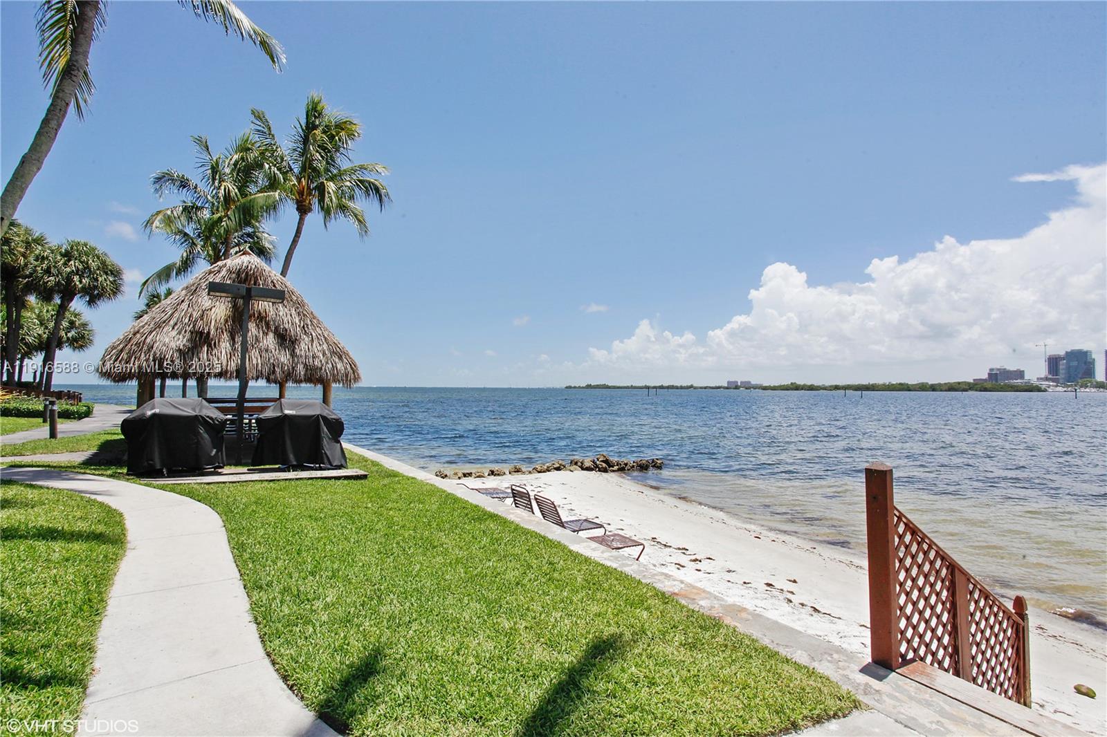   /   sq. ft. $ 2025-11-18 0 foto