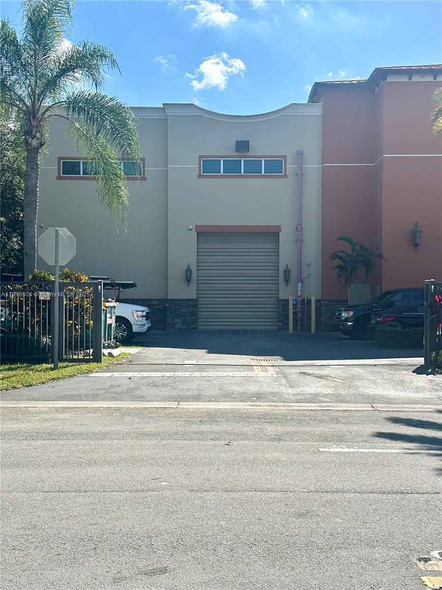 See details Unit 1 / sq. ft. $ 2025-12-01 0 Photo