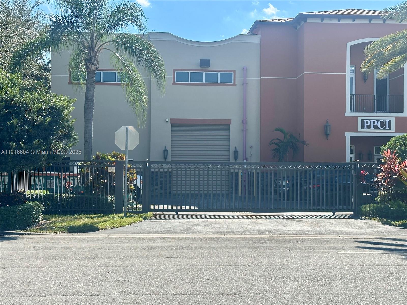 See details Unit 1 / sq. ft. $ 2025-11-18 0 Photo