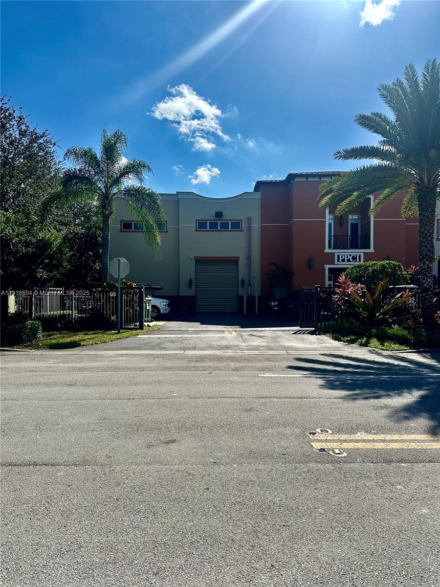 See details Unit 1 / sq. ft. $ 2025-11-18 0 Photo