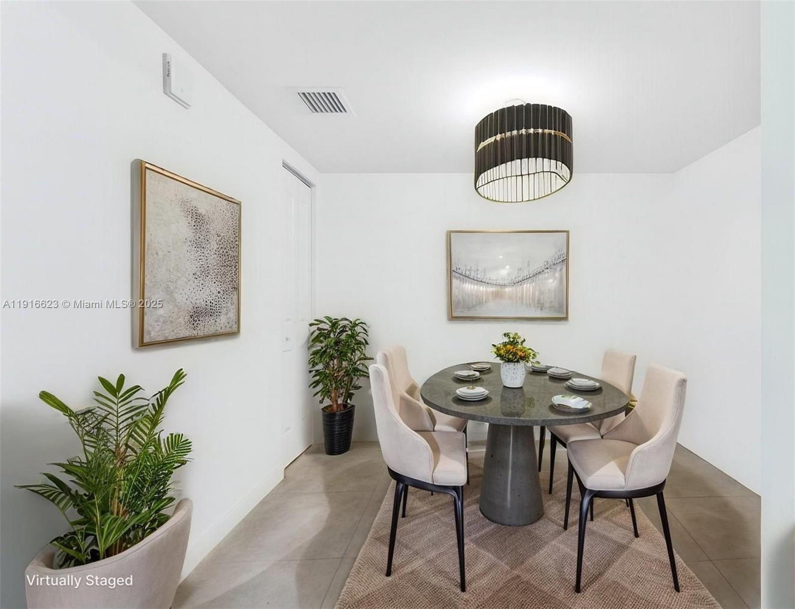 3315 1 / 2 850 sq. ft. $ 2025-11-19 0 Photo