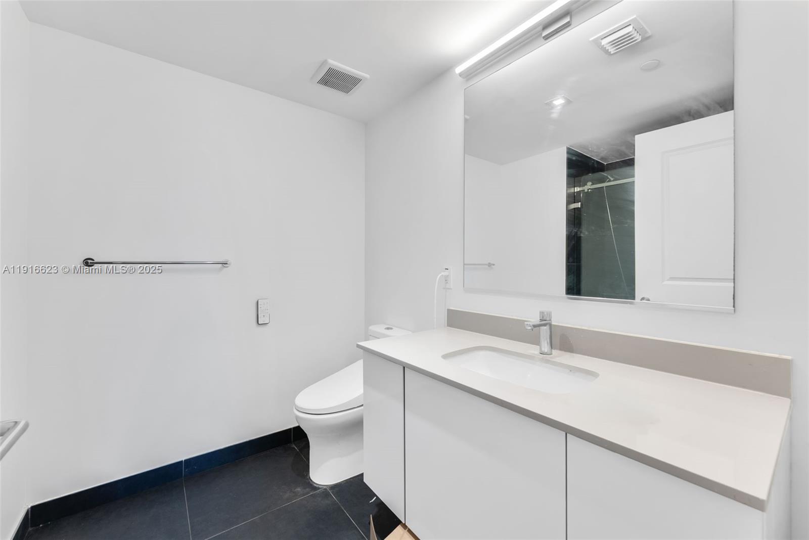 3315 1 / 2 850 sq. ft. $ 2025-11-19 0 Photo