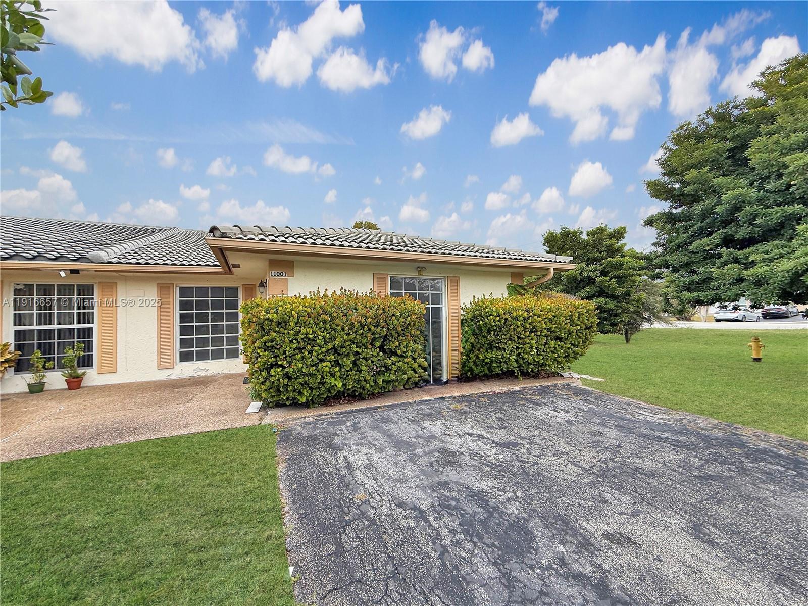 11001 3 / 2 1852 кв.футов $ 2025-11-19 0 Фото