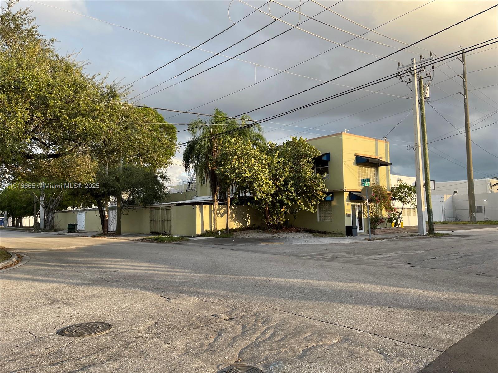   /   кв.футов $ 2025-11-19 0 Фото