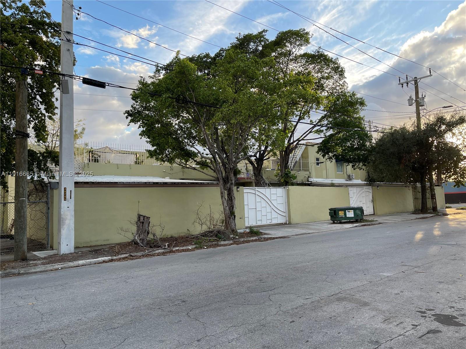   /   кв.футов $ 2025-11-19 0 Фото