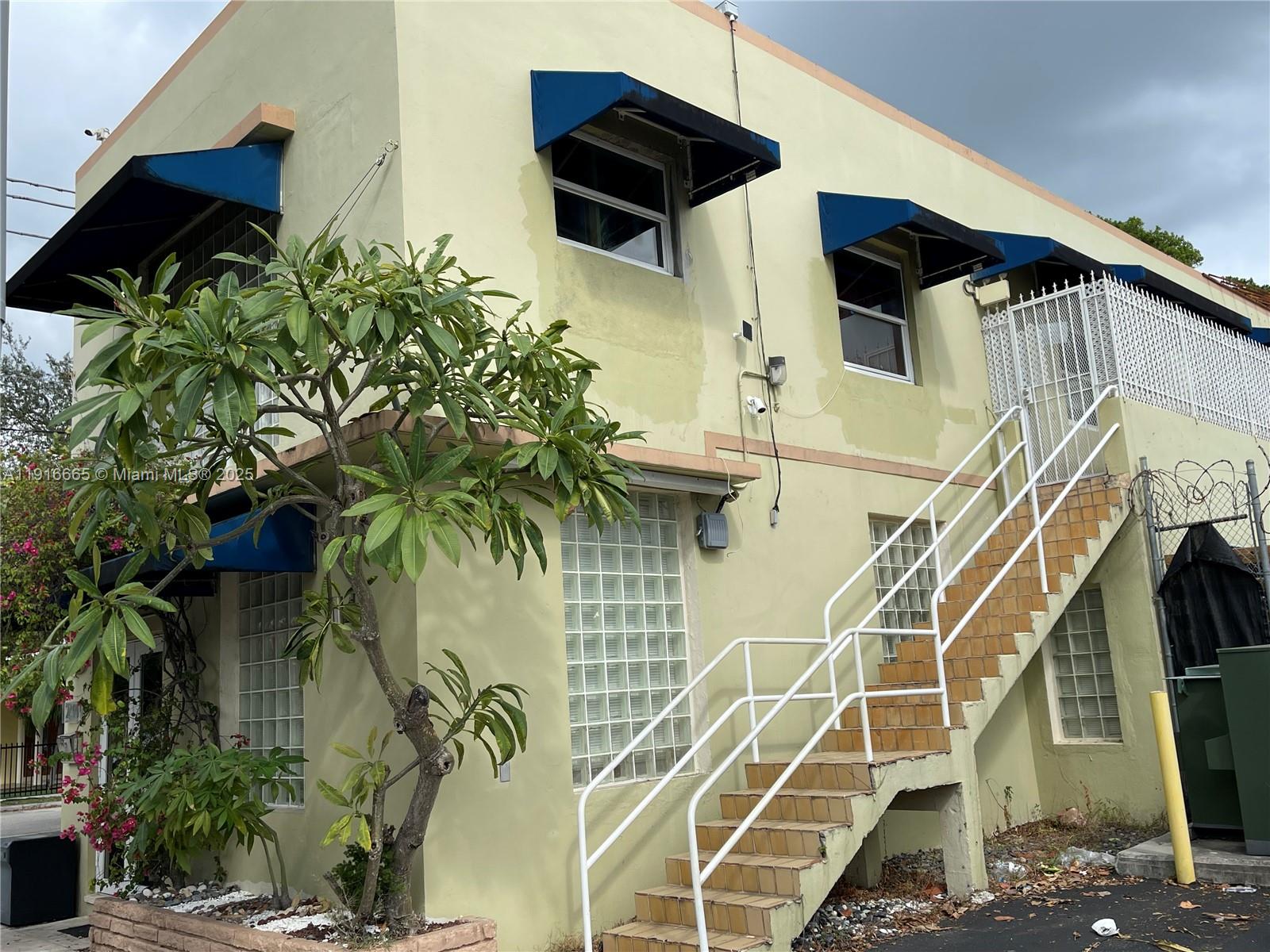   /   кв.футов $ 2025-11-19 0 Фото