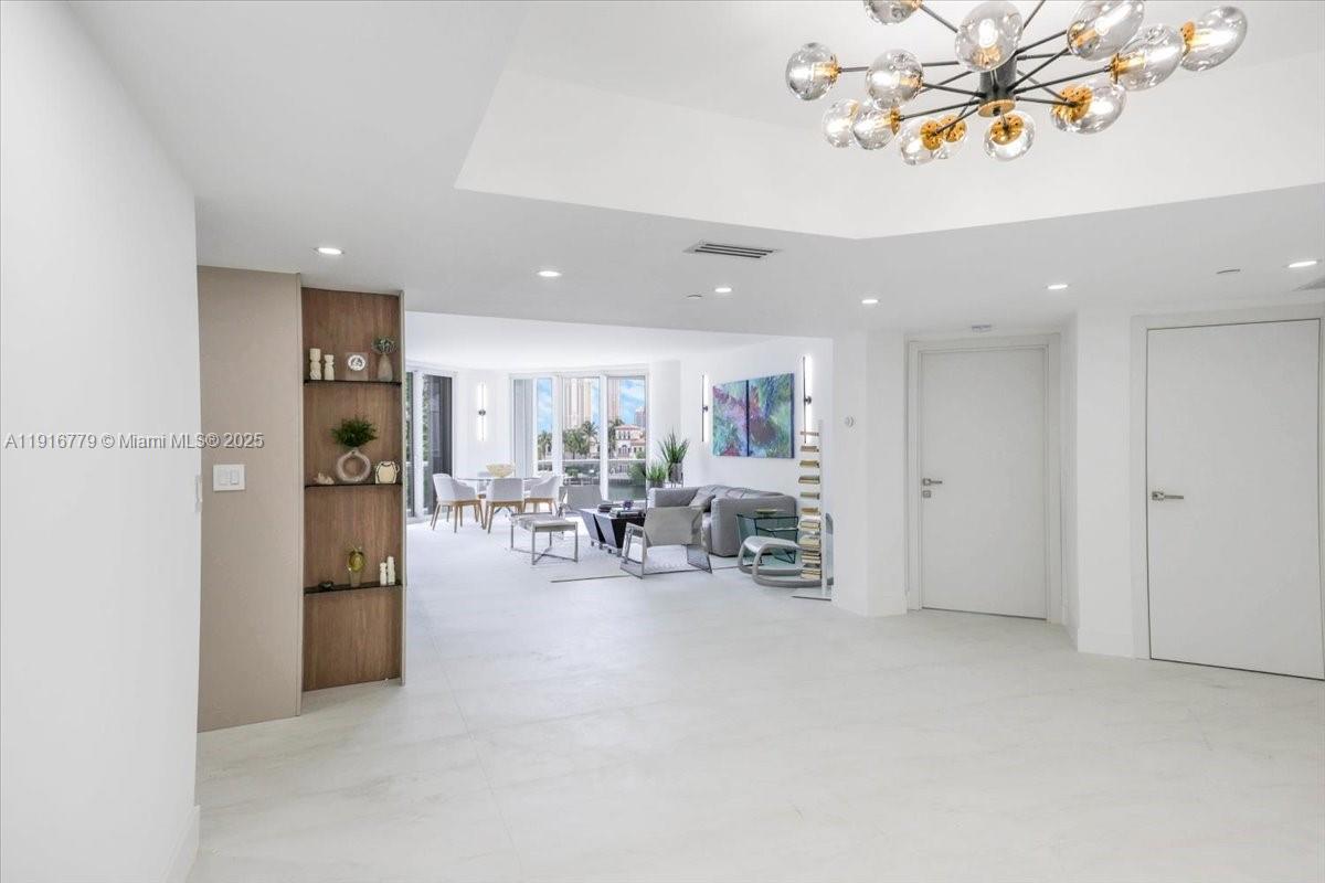 See details LS-304 4 / 5 2960 sq. ft. $ 2025-11-19 0 Photo