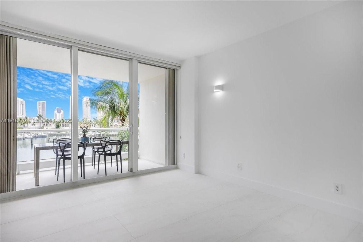 See details LS-304 4 / 5 2960 sq. ft. $ 2025-11-19 0 Photo