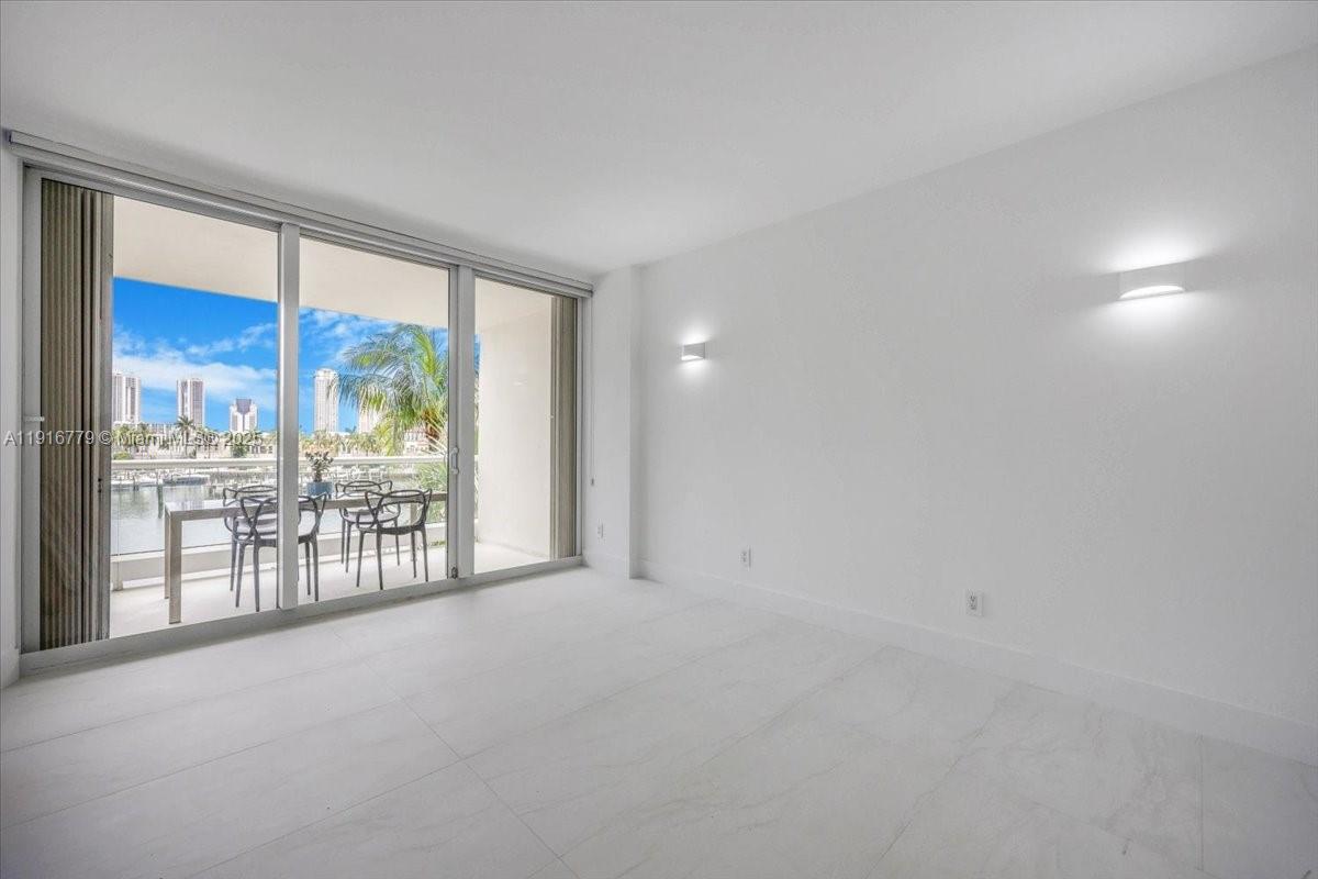 See details LS-304 4 / 5 2960 sq. ft. $ 2025-11-19 0 Photo