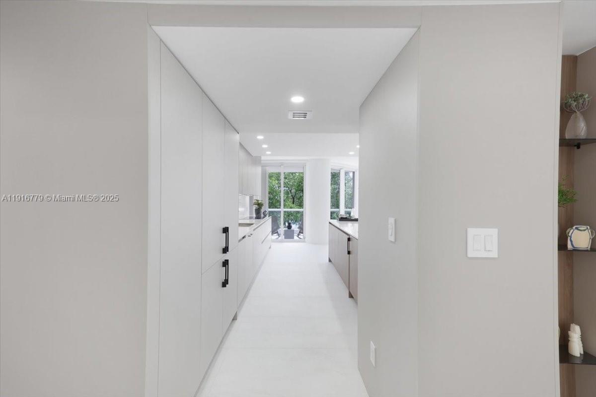 See details LS-304 4 / 5 2960 sq. ft. $ 2025-11-19 0 Photo