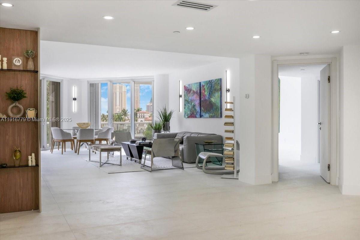 See details LS-304 4 / 5 2960 sq. ft. $ 2025-11-19 0 Photo