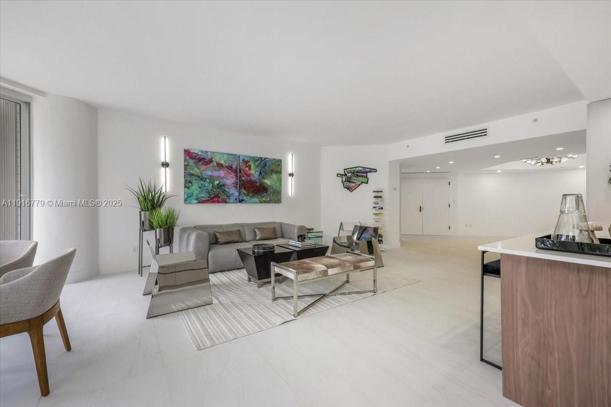 See details LS-304 4 / 5 2960 sq. ft. $ 2025-11-19 0 Photo