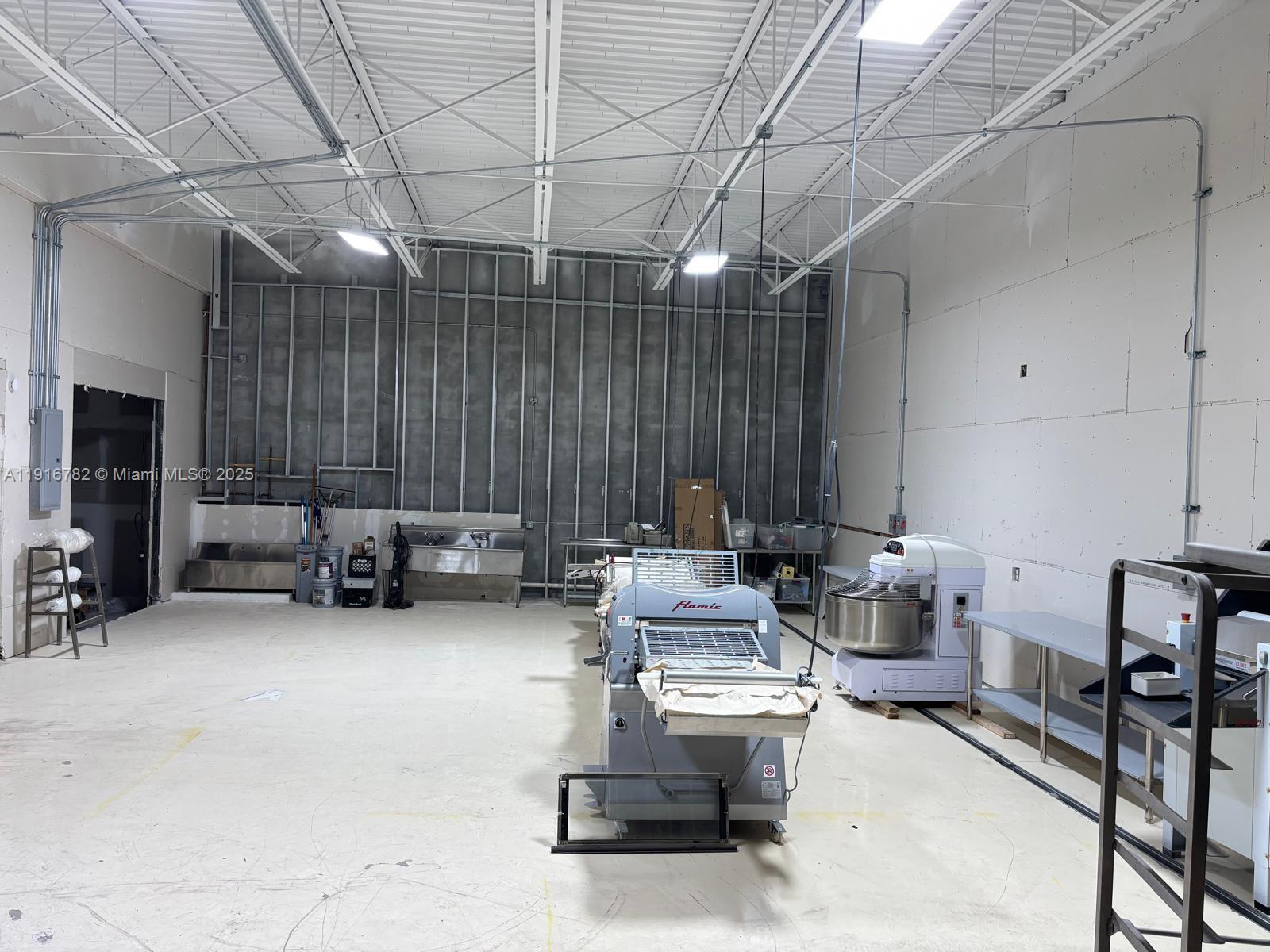 2  /   sq. ft. $ 2025-11-19 0 Photo