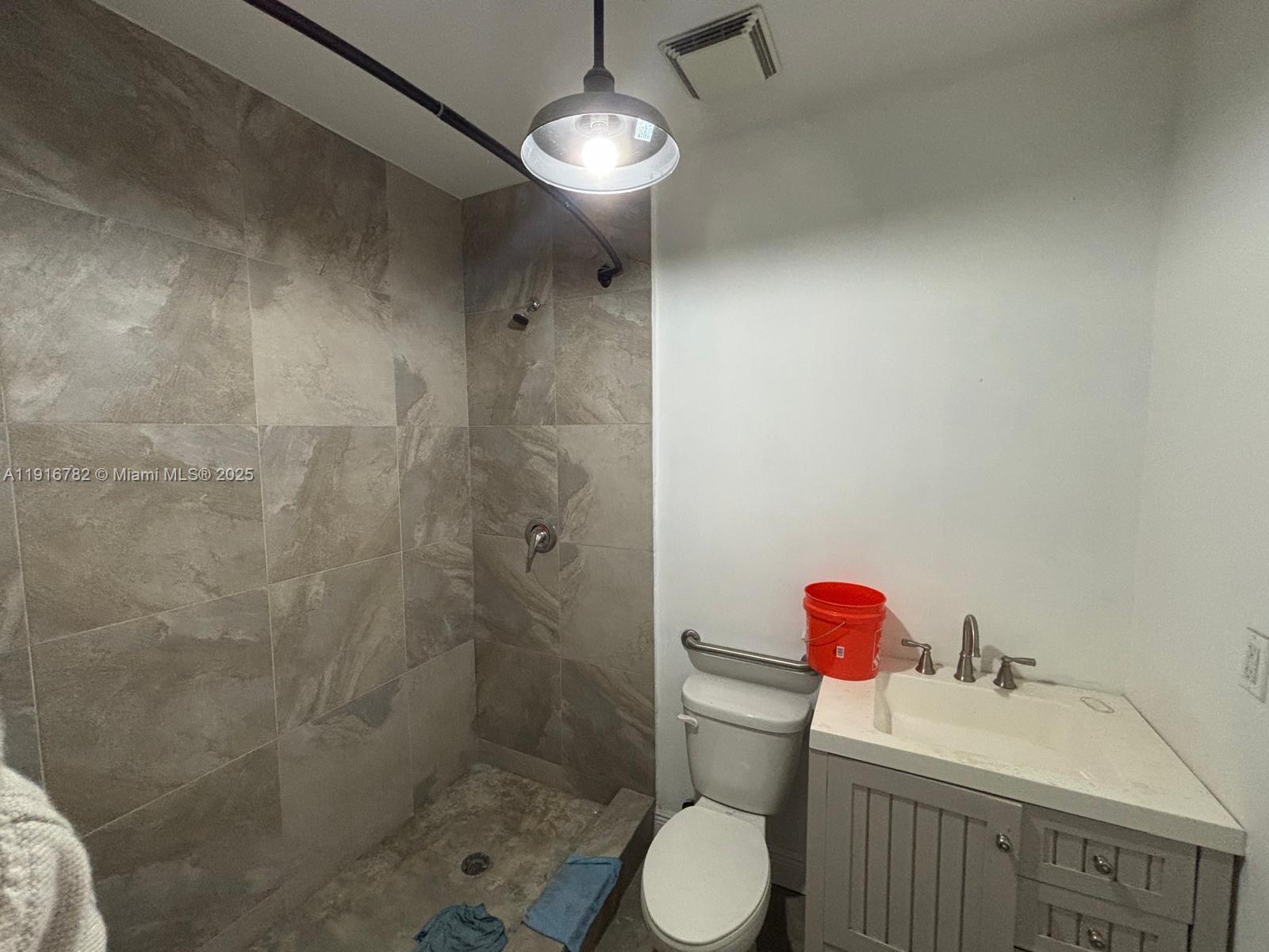 2  /   sq. ft. $ 2025-11-19 0 Photo