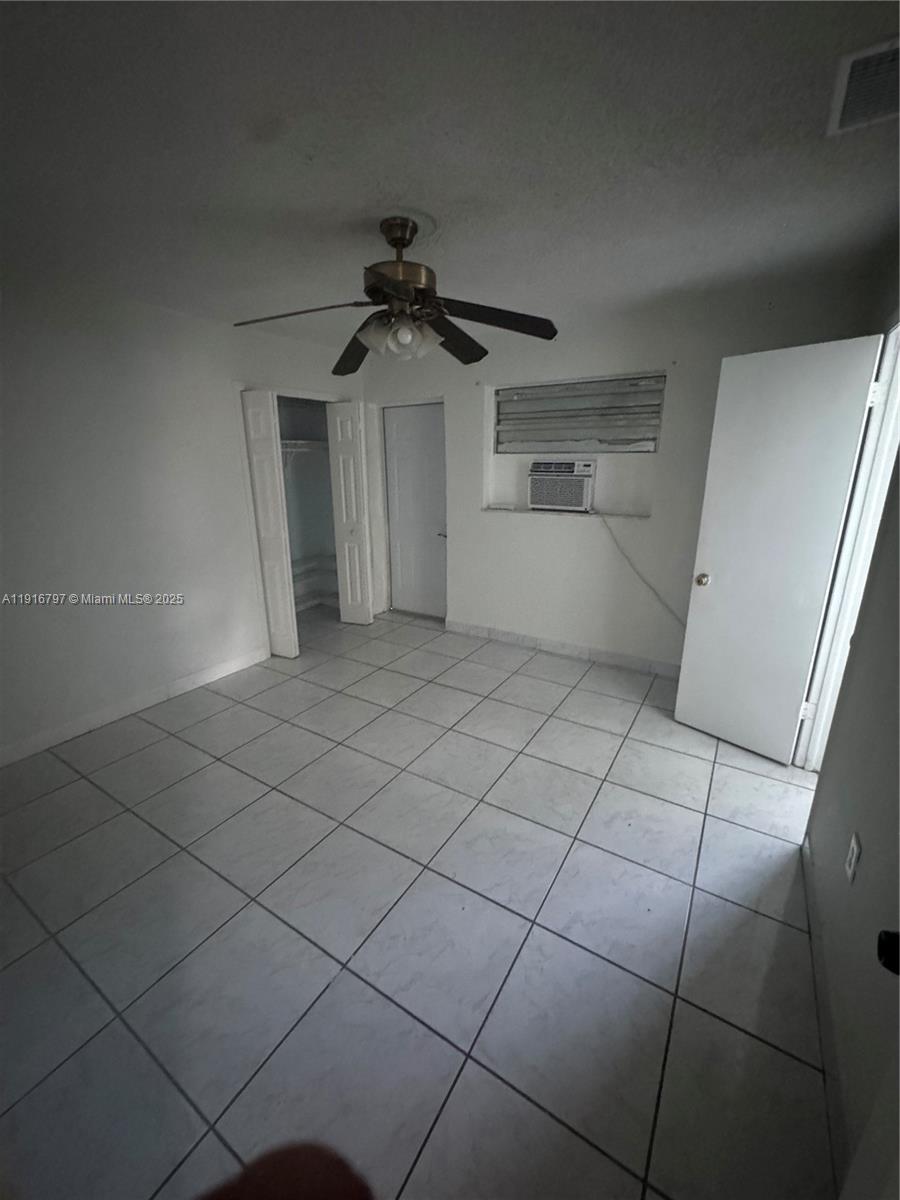   /  2352 кв.футов $ 2025-11-19 0 Фото