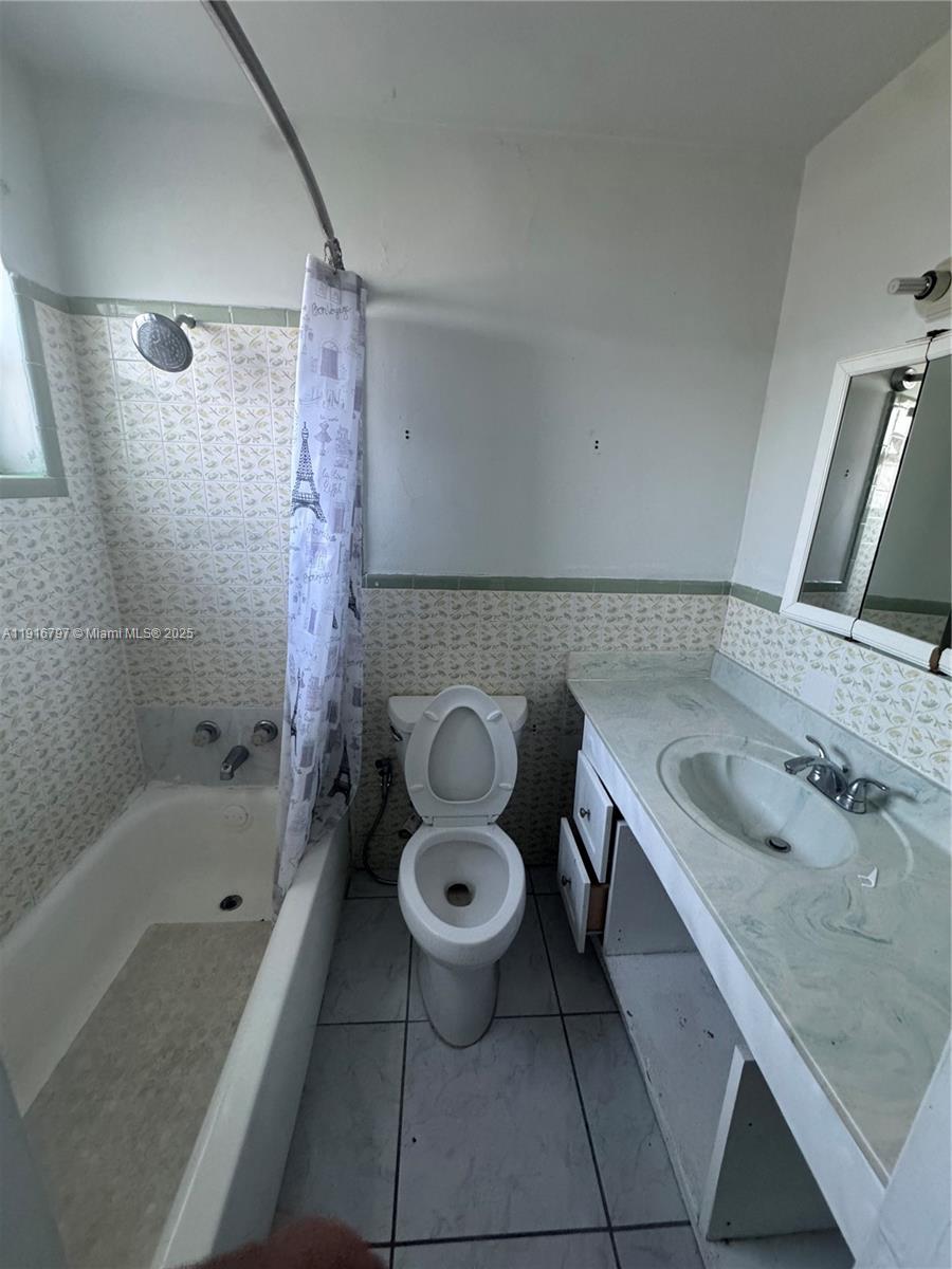   /  2352 кв.футов $ 2025-11-19 0 Фото