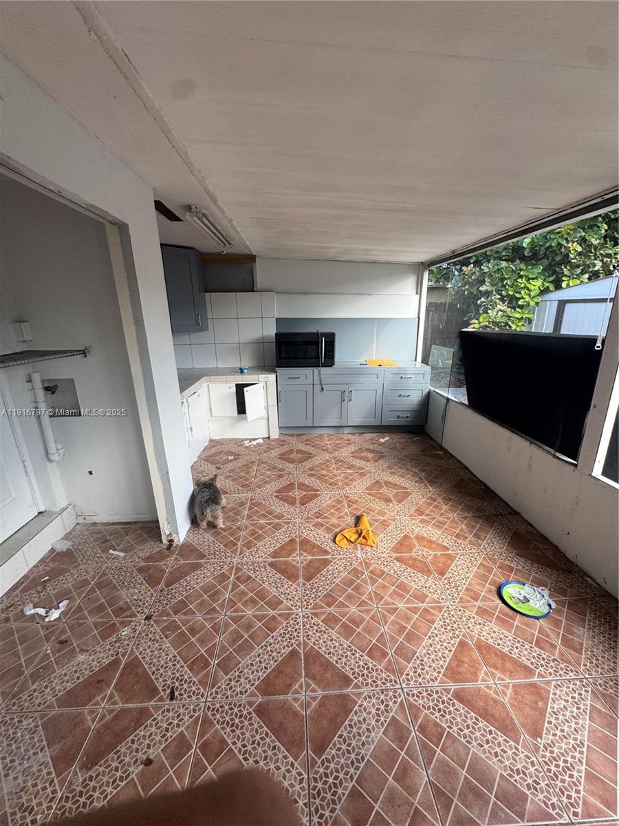   /  2352 кв.футов $ 2025-11-19 0 Фото