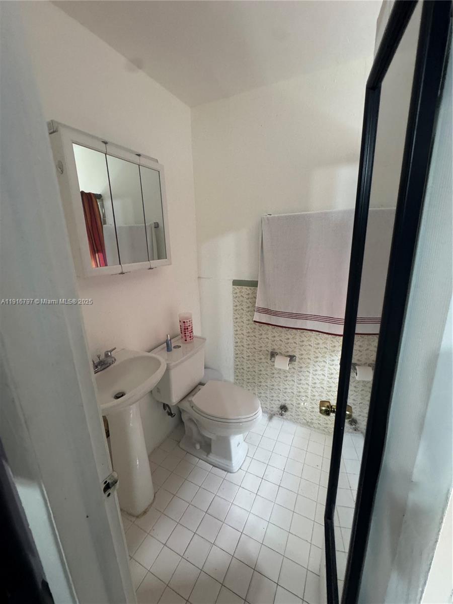   /  2352 кв.футов $ 2025-11-19 0 Фото