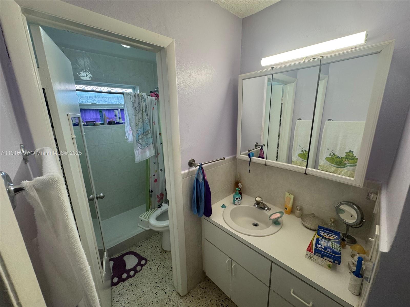   /  2352 кв.футов $ 2025-11-19 0 Фото