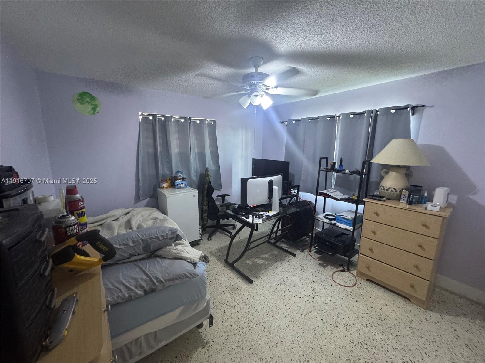   /  2352 кв.футов $ 2025-11-19 0 Фото