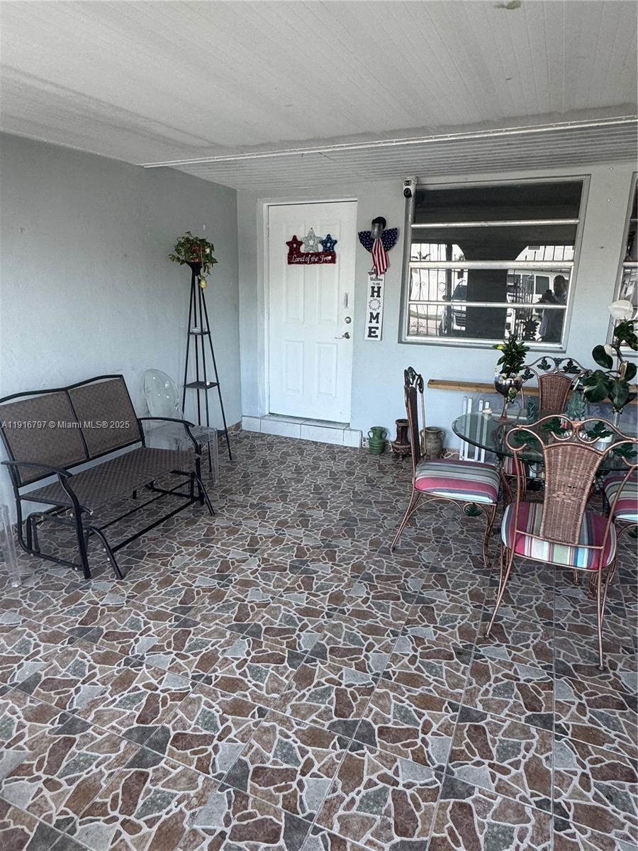   /  2352 кв.футов $ 2025-11-19 0 Фото