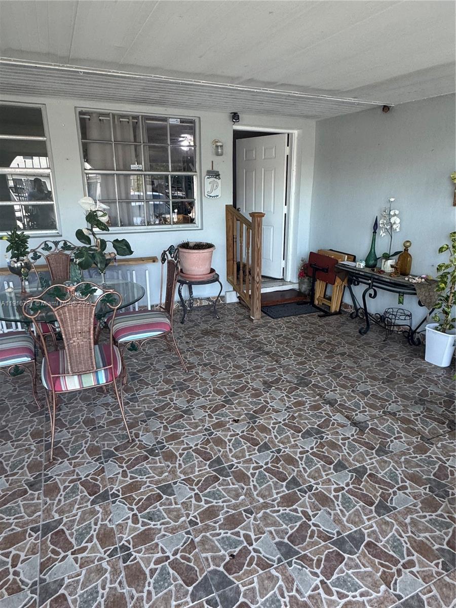   /  2352 кв.футов $ 2025-11-19 0 Фото